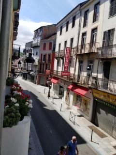 SUPERBE T3 AVEC PARKING ET TERRASSE en PLEIN CENTRE-VILLE - Lourdes - 2