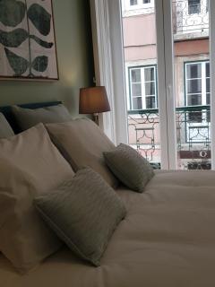 Minty Fresh Apartment - 4