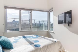 Historic Waterside With Spectacular Johnson Bridge Views - Victoria - 8