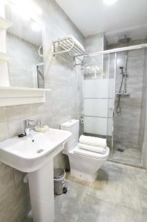 Apartamentos CENTRO SALECIANOS - Malaga - 5