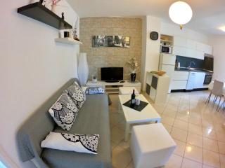 Corinne Garden Residence - Novigrad - 7