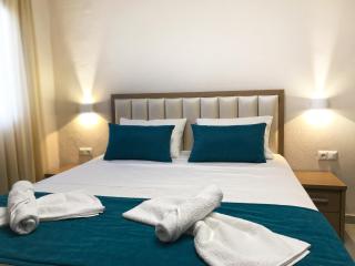 Skoulidis Family Apartments - 7