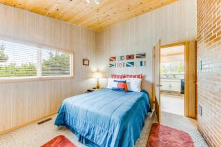 Beachtown Bliss - Rockaway Beach - 1