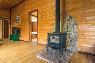 Beautiful 3 Bdrm + Bunkie Waterfront Cottage Near Gull Lake - 3