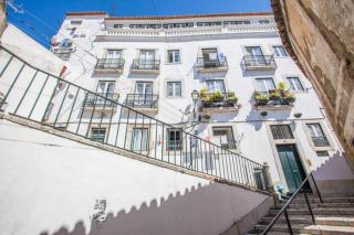 Amazing river view in historical Lisbon - 7