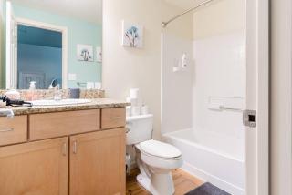 Trifecta 2BR Modern & Spacious Superhost - Durham - 8