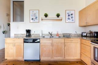Trifecta 2BR Modern & Spacious Superhost - Durham - 7