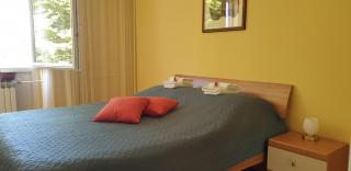 10 minutes walk to the lakes - 7