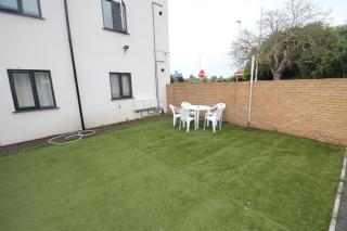 Holden Court Apartment 5 - 6