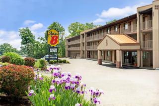 Super 8 by Wyndham Laurel - Laurel - 8