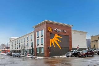 La Quinta by Wyndham Jamestown - Jamestown - 0