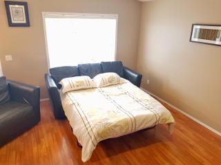 3 beds , Private Cozy Patio , 4 mins drive to Starbucks - 8