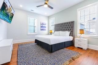 Hosteeva Chic Urban Retreat w Pool Steps to St Charles Ave and Near Bourbon St - Nova Orleães - 7