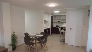 Orhidea Szuterén Apartman - Győr - 0