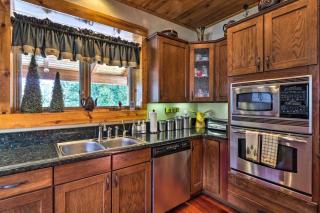 The Greisen Highlands Lodge Home with Amazing Views & Hot Tub - Jefferson - 2