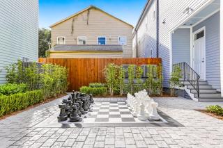 Hosteeva Stunning 4 BR Condo w Pool Steps to St Charles Ave - Nova Orleães - 4