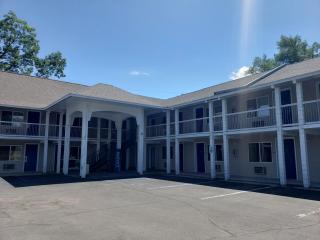 Travelodge by Wyndham Traverse City MI - Traverse City - 3