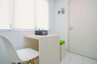Comfy and Minimalist 1BR Patraland Urbano Apartment near Bekasi Station By Travelio - Bekasi - 1