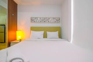 Modern Style Studio Apartment at Azalea Suites with City View By Travelio - Bekasi - 4