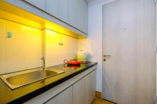 Modern Style Studio Apartment at Azalea Suites with City View By Travelio - Bekasi - 2