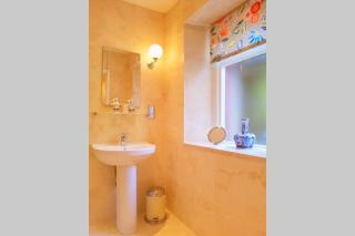 No 6 The Square Tearooms & Accommodation - Buxton - 6