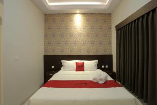 RedDoorz Plus near Solo Paragon Mall - Bonorejo - 7
