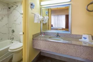 Days Inn by Wyndham Hampton Near Coliseum Convention Center - Hampton - 1