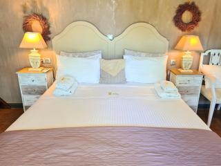 Villa Vravrona Tower & Suites - Markopoulo - 1