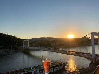 Riverside flat with King Castle view - Budapest - 0