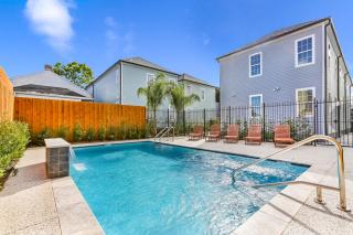 Hosteeva Private Condo w Pool and High-end amenities Near Frnch Quarter - New Orleans - 6