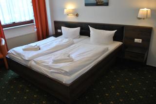 Strand-Hotel Lobbe - Lobbe - 9