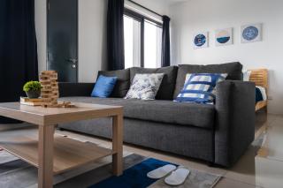 MUJI B&W Studio - Seaview at 218 Tropicana NEAR Komtar Food Heaven with Netflix & TV Box - George Town - 4