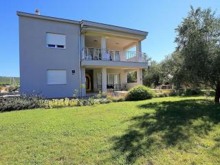 Sun-kissed Apartment in Bibinje with Garden - Bibinje - 0