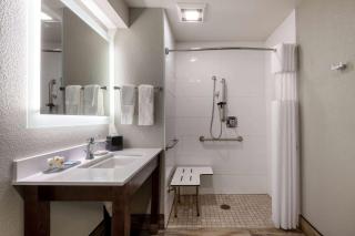 La Quinta by Wyndham Anchorage Airport - Anchorage - 4