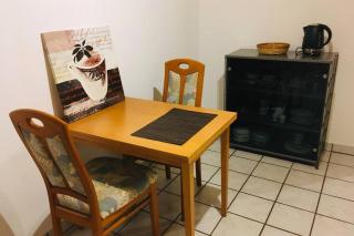 Biete ruhige Zwei-Zimmer Souterrain-Wohnung - Niederkassel - 3