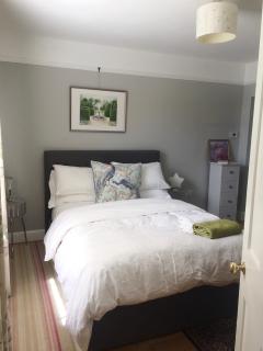 Cool and tranquil double bedroom en-suite with cosy private lounge and separate entrance - Henley-on-Thames - 0