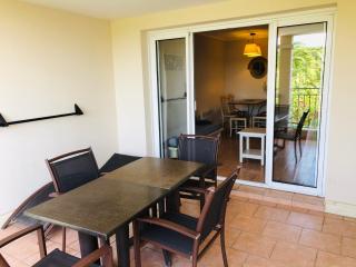 Appartement de standing face à la baie de St-Tropez, vue mer, jardin et piscine. - La Garonnette-Plage - 1