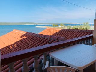 Apartment 4 Persons - direct by the sea, 1st floor - Ljubač - 0
