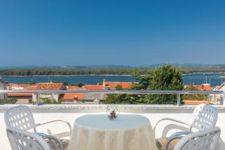 Apartment Cvijic Beige - Punat - 0