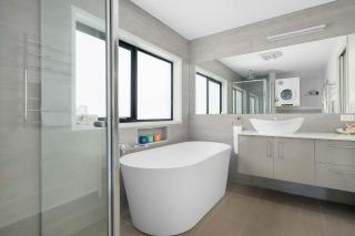 Self Contained Beach View Apartment - Kingston Beach - 6