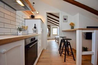 Brand New Top Centre Apartment - 0