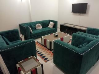 Royal Executive Apartment ( Two Bed Room) Executive Heights F11 Islamabad - Islamabad - 2