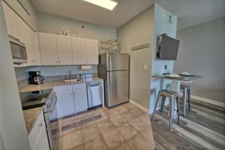 Deluxe Beachfront Studio, Shores of Panama New and Renovated - Panama City Beach - 2