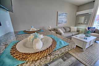 Deluxe Beachfront Studio, Shores of Panama New and Renovated - Panama City Beach - 4