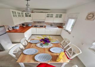 Family apartment with shared garden, 4min to beach - 4