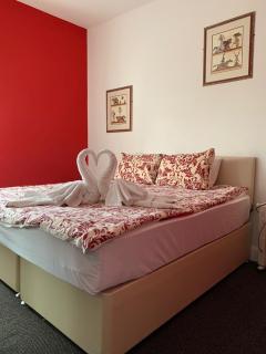 Heathrow Stay - Hounslow - 1