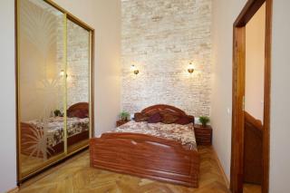 Театральная , 23 2х ком в историческом центре - Lviv - 1