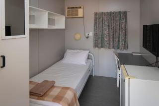 STORK RD BUDGET ROOMS - PRIVATE ROOMS WITH SHARED BATHROOMS access to POOL - Longreach - 8