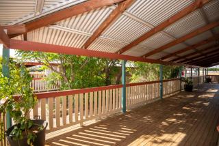 STORK RD BUDGET ROOMS - PRIVATE ROOMS WITH SHARED BATHROOMS access to POOL - Longreach - 4