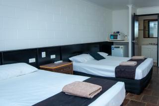 Longreach Most Central Motel - Longreach - 8